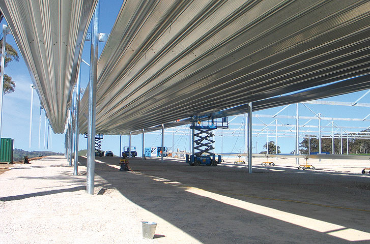 Central Tablelands Livestock Exchange near Carcoar in New South Wales, cattle pavilion roof is made from 144 metre long continuously rolled ARAMAX roof panels made from GALVASPAN® G550 steel.