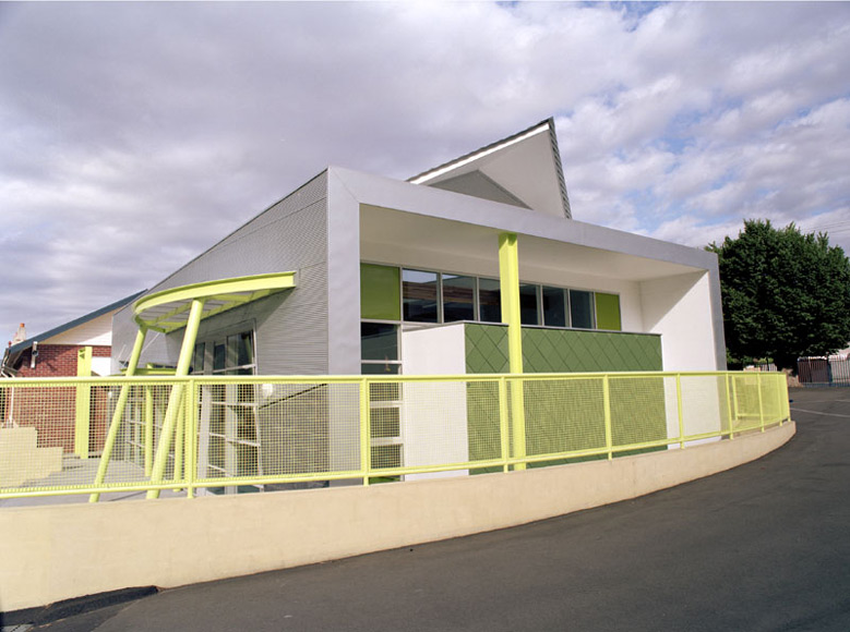 The General Purpose Hall at New Town Primary School, Hobart, Tasmania. The walls of the hall are clad in a combination of COLORBOND® steel in the colour Deep Ocean® and ZINCALUME® steel. The roof is made from ZINCALUME® steel.