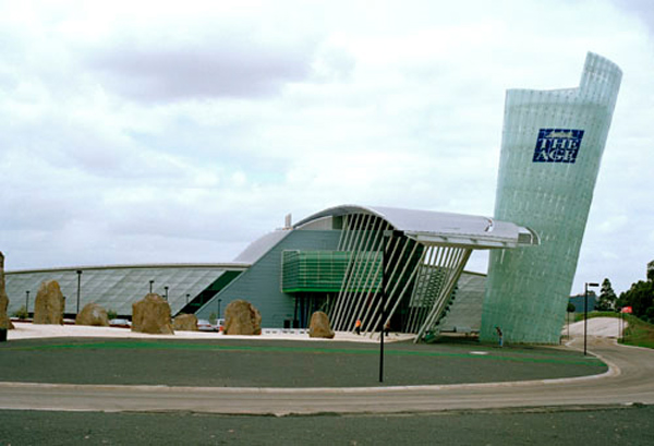 The Age Print Centre in Tullamarine uses roof and wall cladding made from COLORBOND® steel in combination with glazed facades to achieve a dynamic look and allow passing motorists to see the paper being printed.