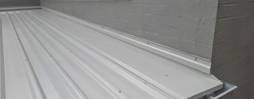 Pressure flashing COLORBOND steel