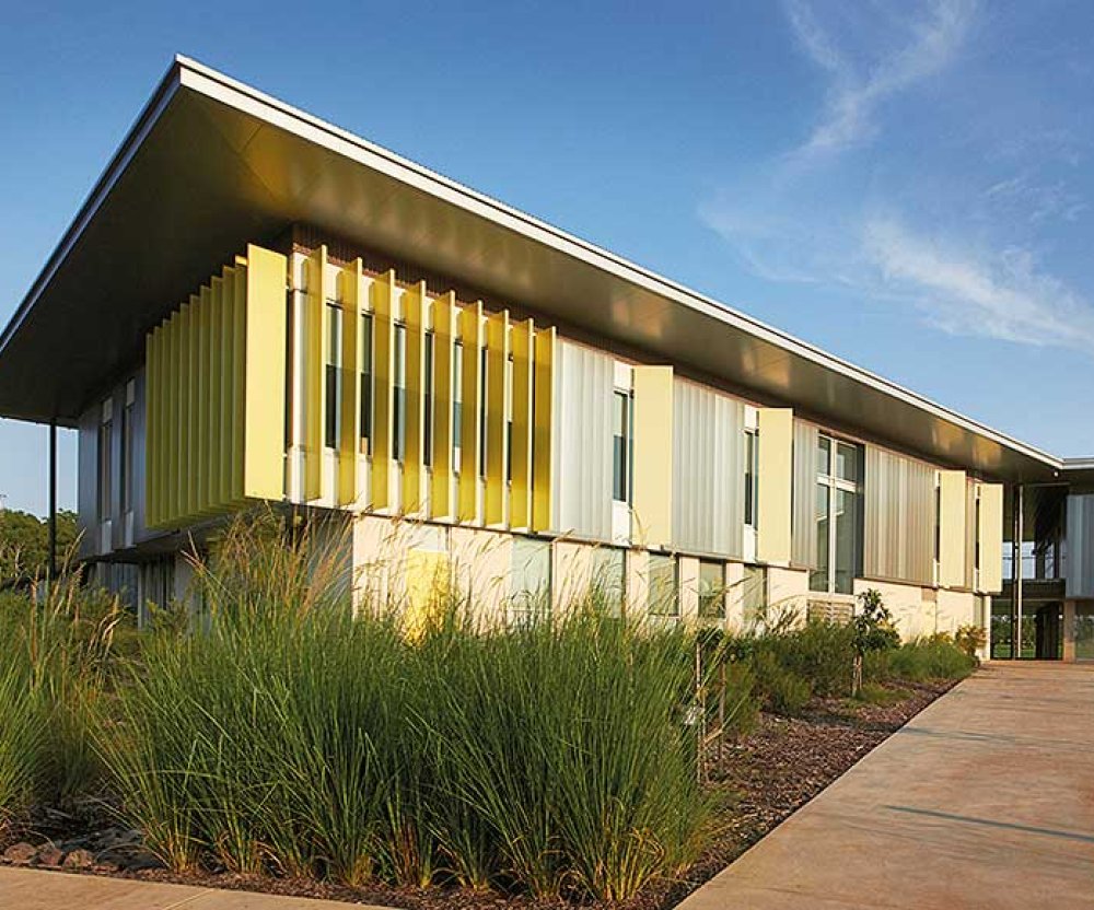 Roofing made from COLORBOND® steel in Steeline Steel Span 700 profile, in the colours Windspray® and Jasper® was used to clad the soaring roofs. The same material, in LYSAGHT CUSTOM ORB® profile, clads the upper walls – along with aluminium panel.